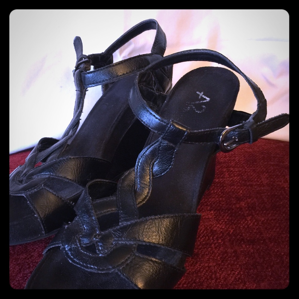 A2 black leather wedge sandals